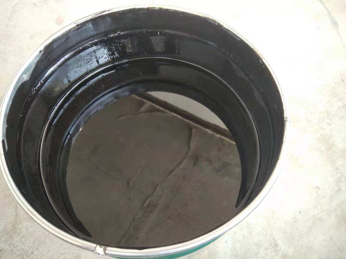 油性聚氨酯出現(xiàn)泡沫是怎么回事？起泡原因分析